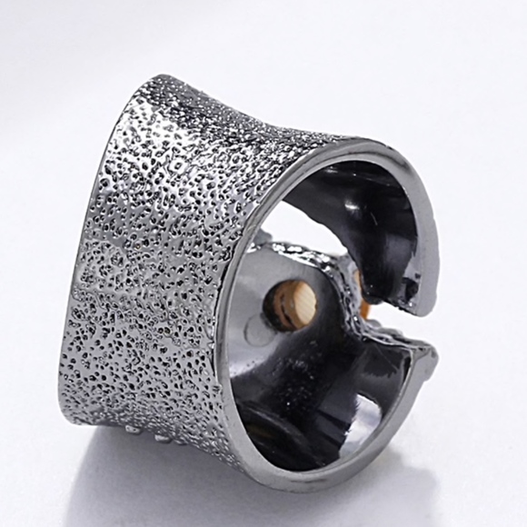 NOT FOR SALE Ring Split on Top with CZ Stone - Size 8 - Picture 8 of 9